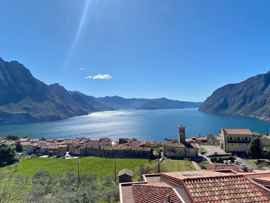 Piccolo Paradiso Vista Lago Con Piscina Privata Riva di Solto Exterior foto